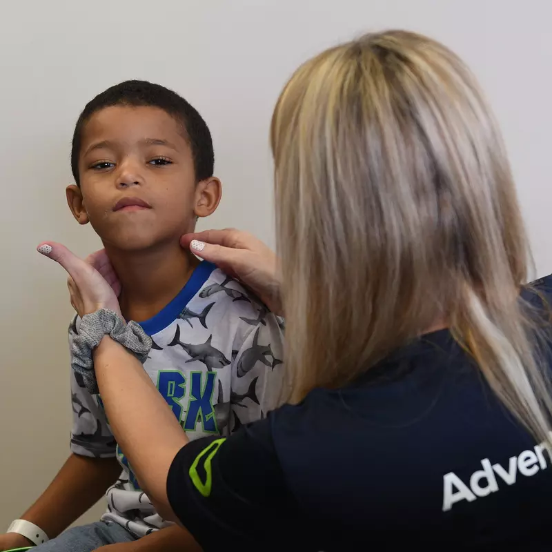 AdventHealth doctor conducts school entry physical on child 